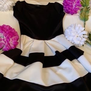 🌹2-Hip by Wrapper Black and White Dress🌹